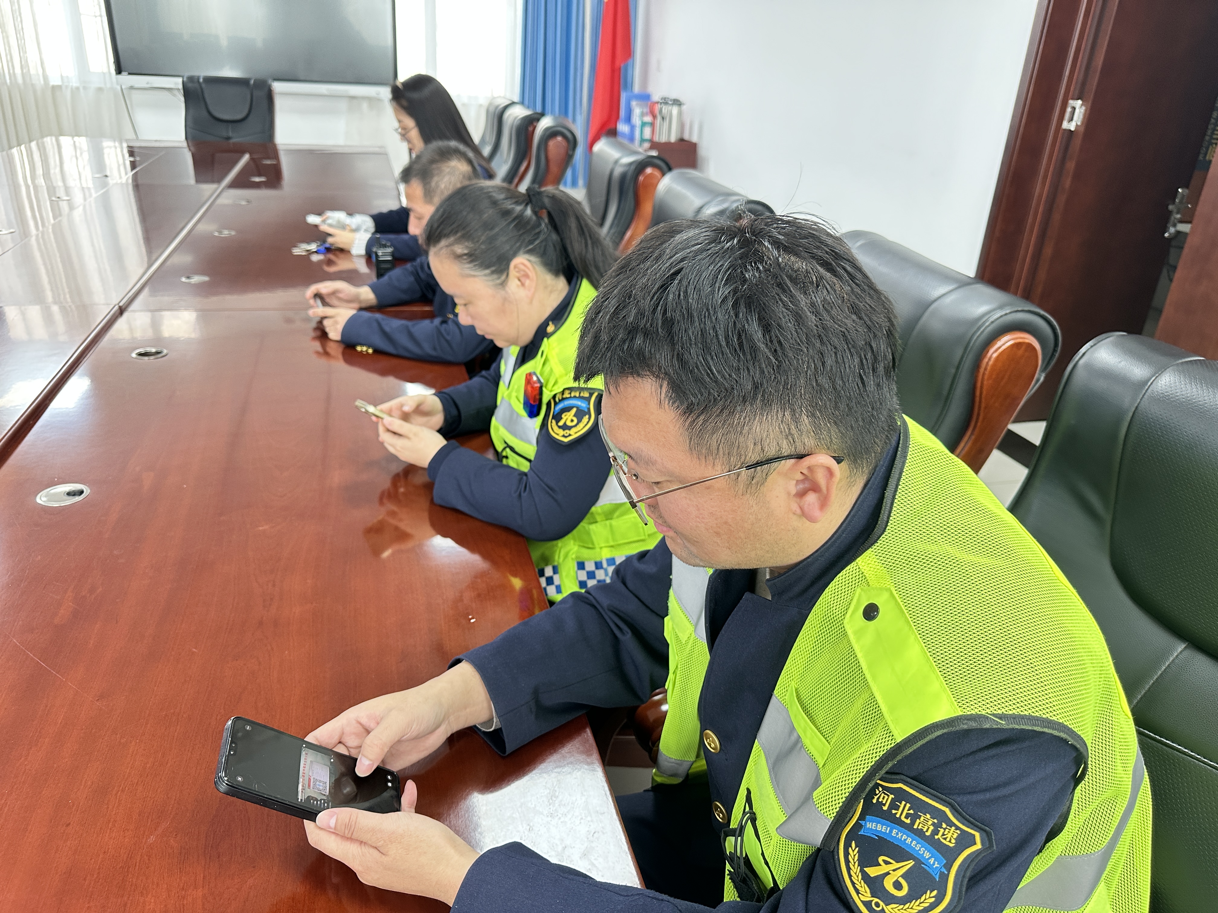 怀来北收费站组织职工观看“河北省高速系统春季消防安全公益大讲堂”线上直播课