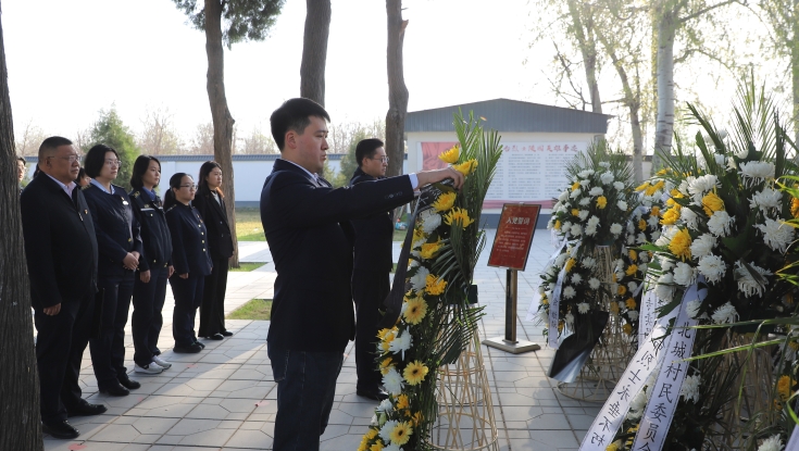 赓续红色血脉 砥砺奋进精神——京雄分公司赴北后台烈士陵园开展清明祭扫活动